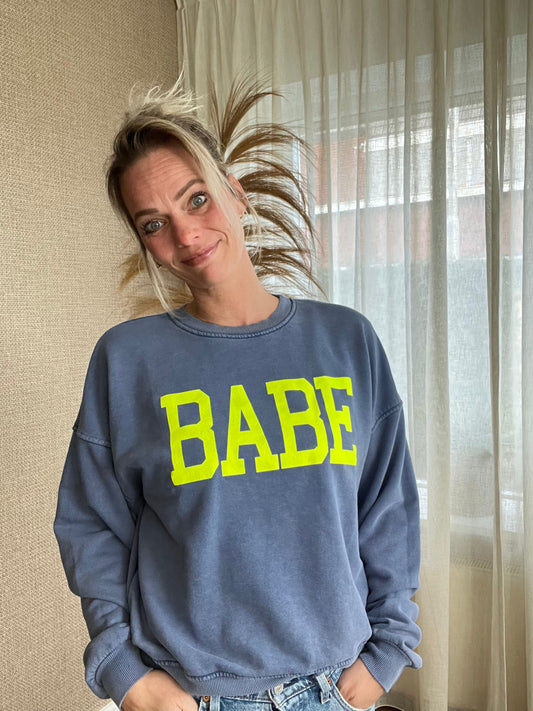 Babe sweater